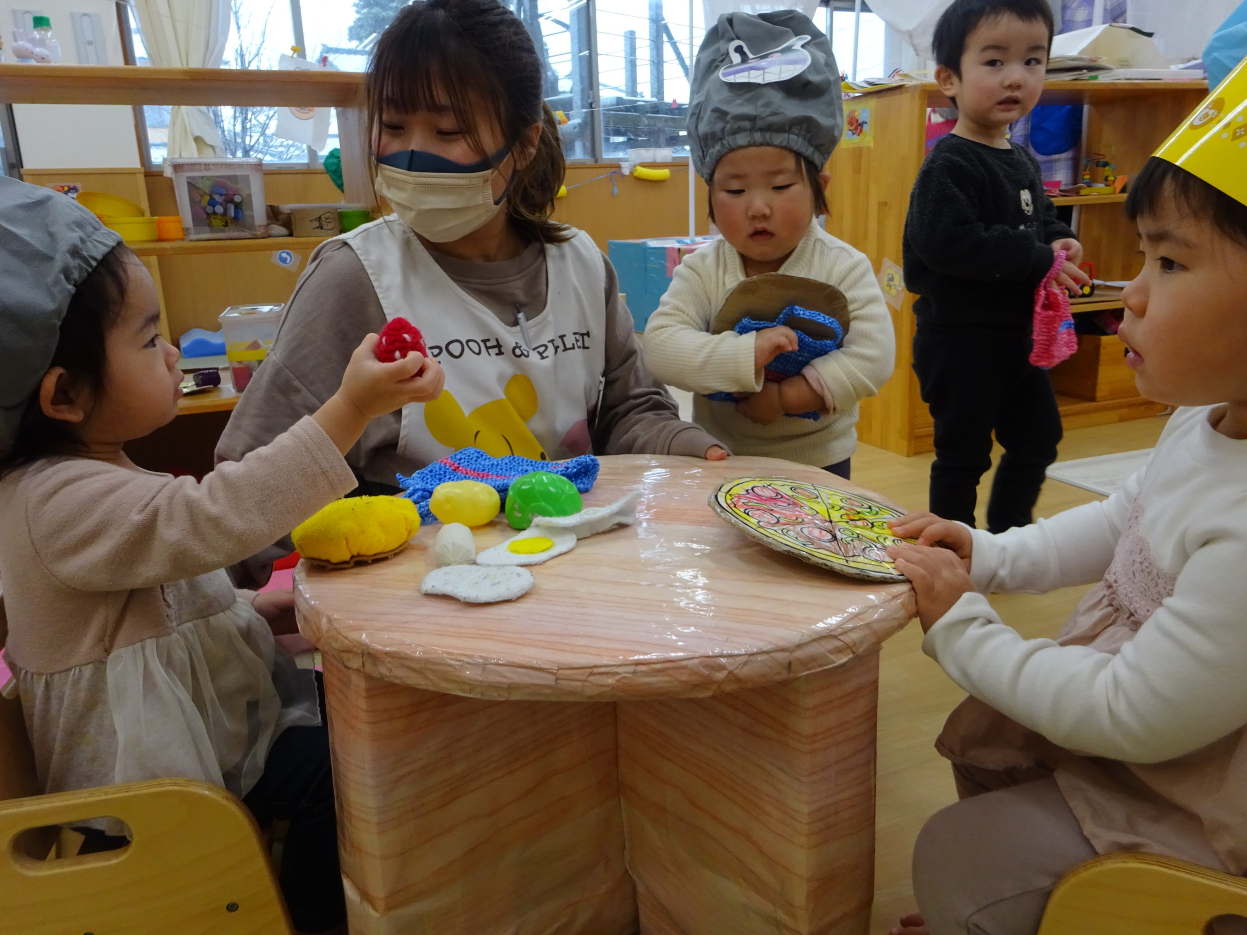 😊遊コスモス小新保育園「1歳児🌟ほし組🌟2月の誕生会」