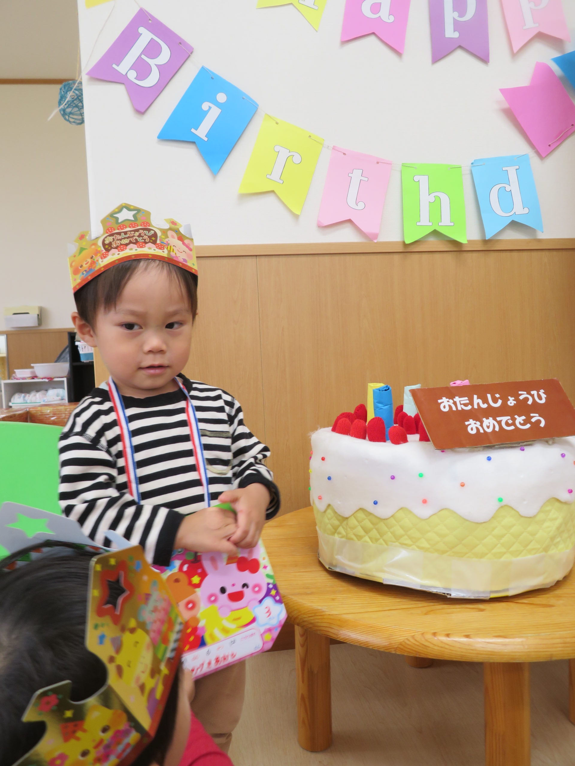 😊遊コスモス小新保育園　２歳児おひさま組「６月の　誕生日会をしました！🍰✨」
