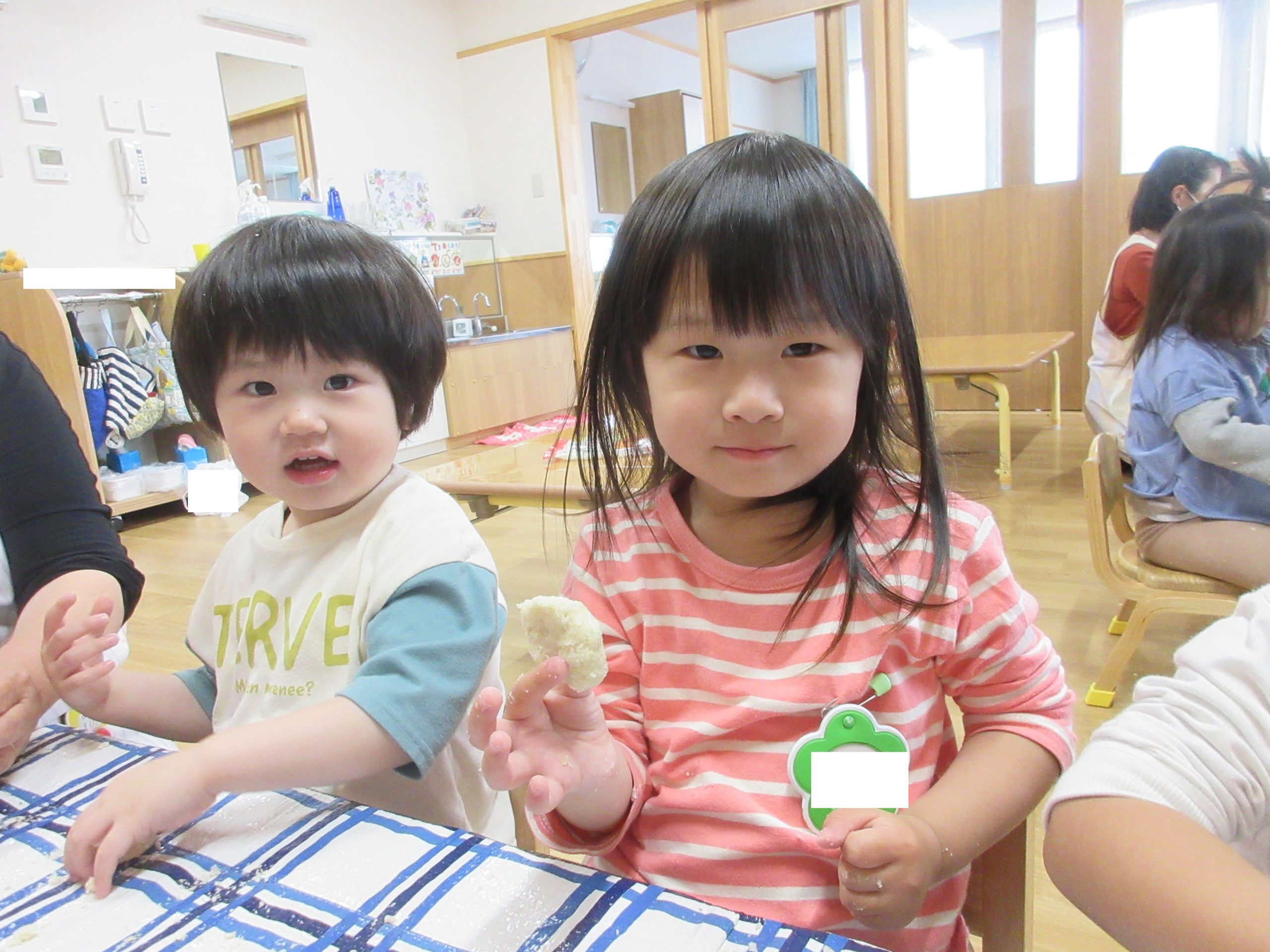 こねこねパン粉粘土をやったよ♪【白根おおぞら保育園 わかばぐみ】