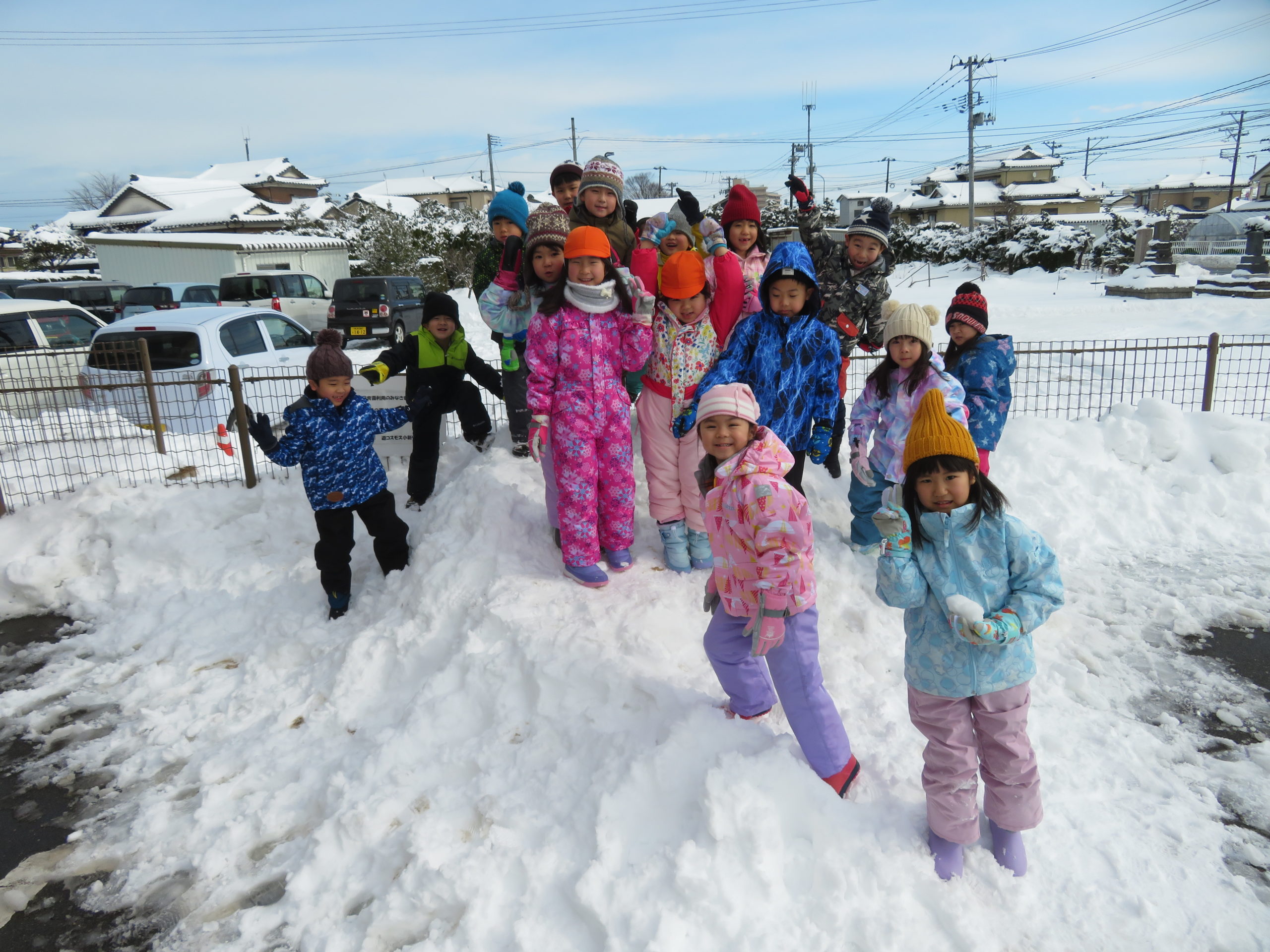 😊遊コスモス小新保育園「⛄5歳児 雪遊び＆そり滑り大会🛷」