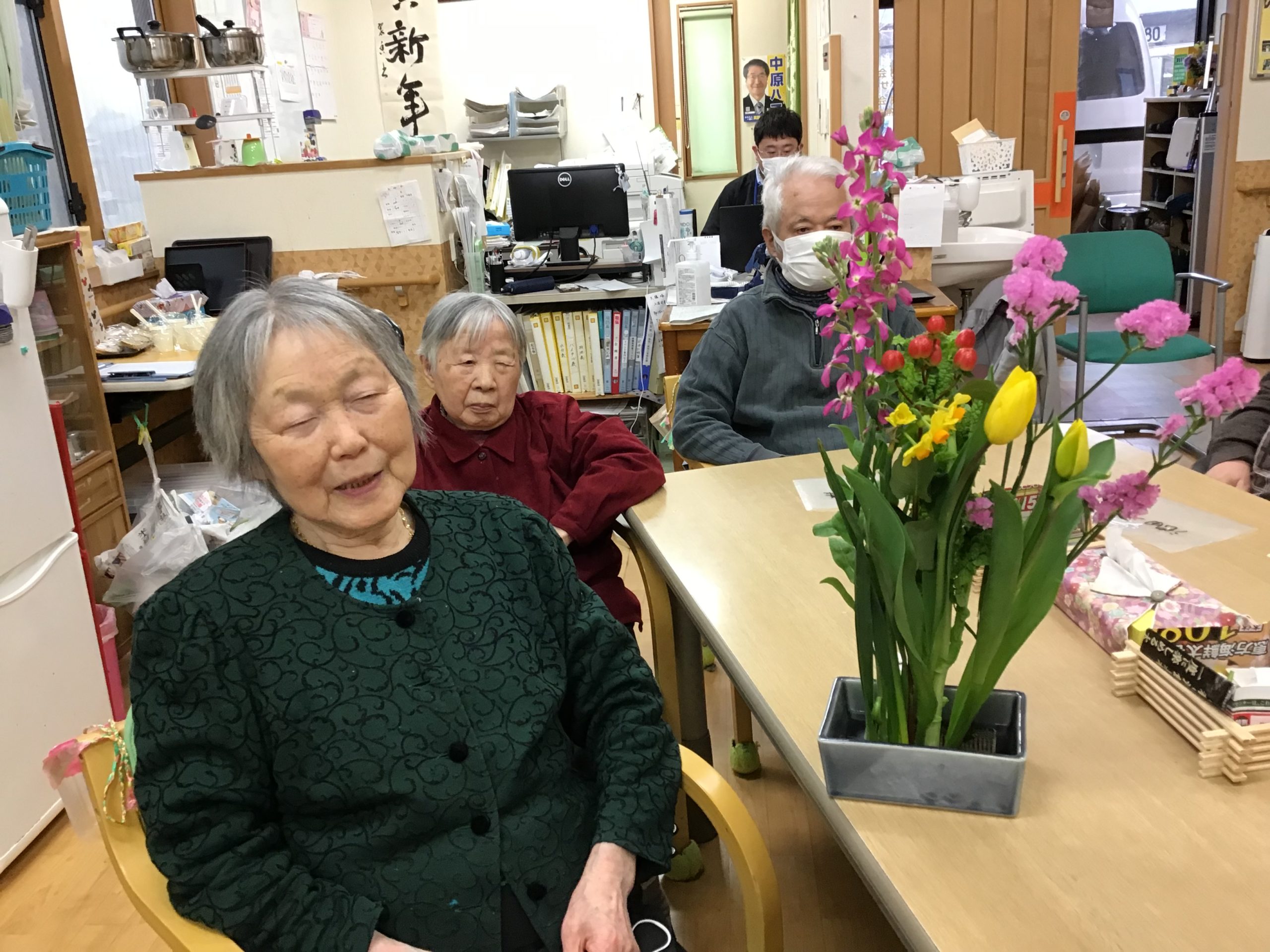 ２月の生け花とひな祭り【勇樹会日の出デイサービス】