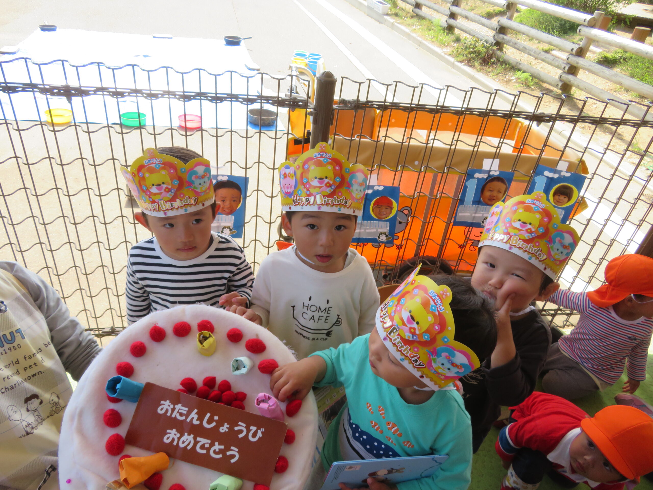 😊遊コスモス小新保育園「2歳児 おひさま組🌞10月のお誕生会🎂」
