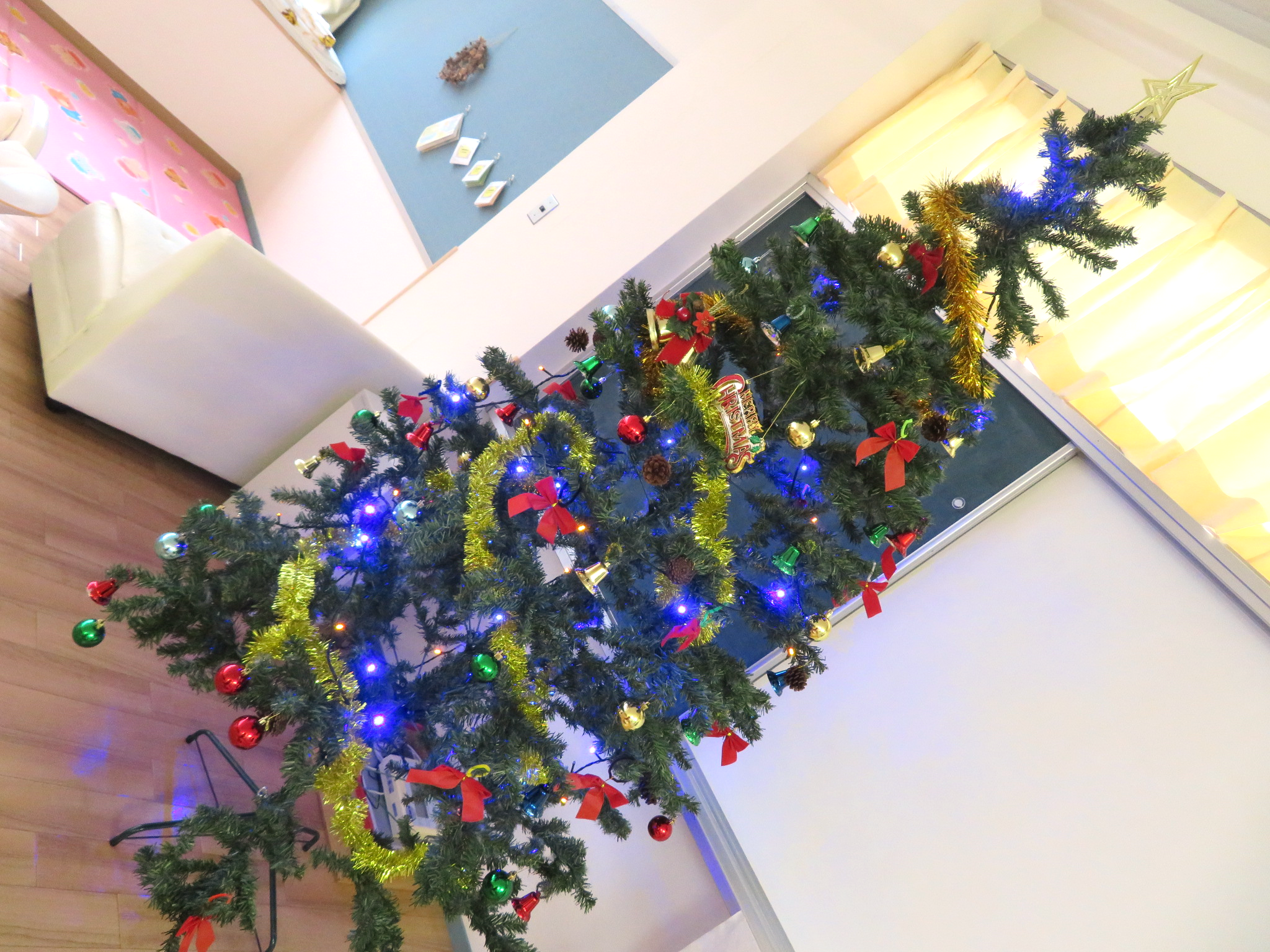 クリスマスツリーの飾りつけをしました！：子育て支援センターおおぞら吉井