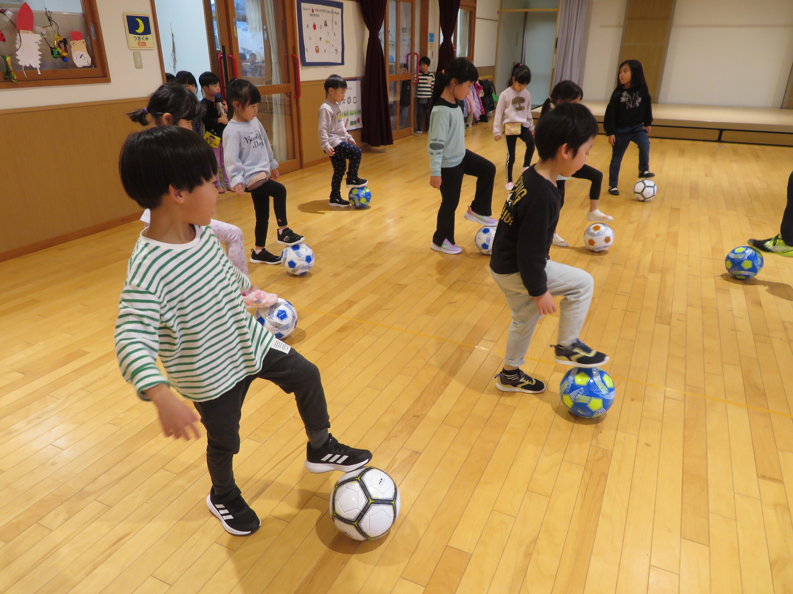 😊遊コスモス小新保育園　５歳児「サッカー教室⚽」