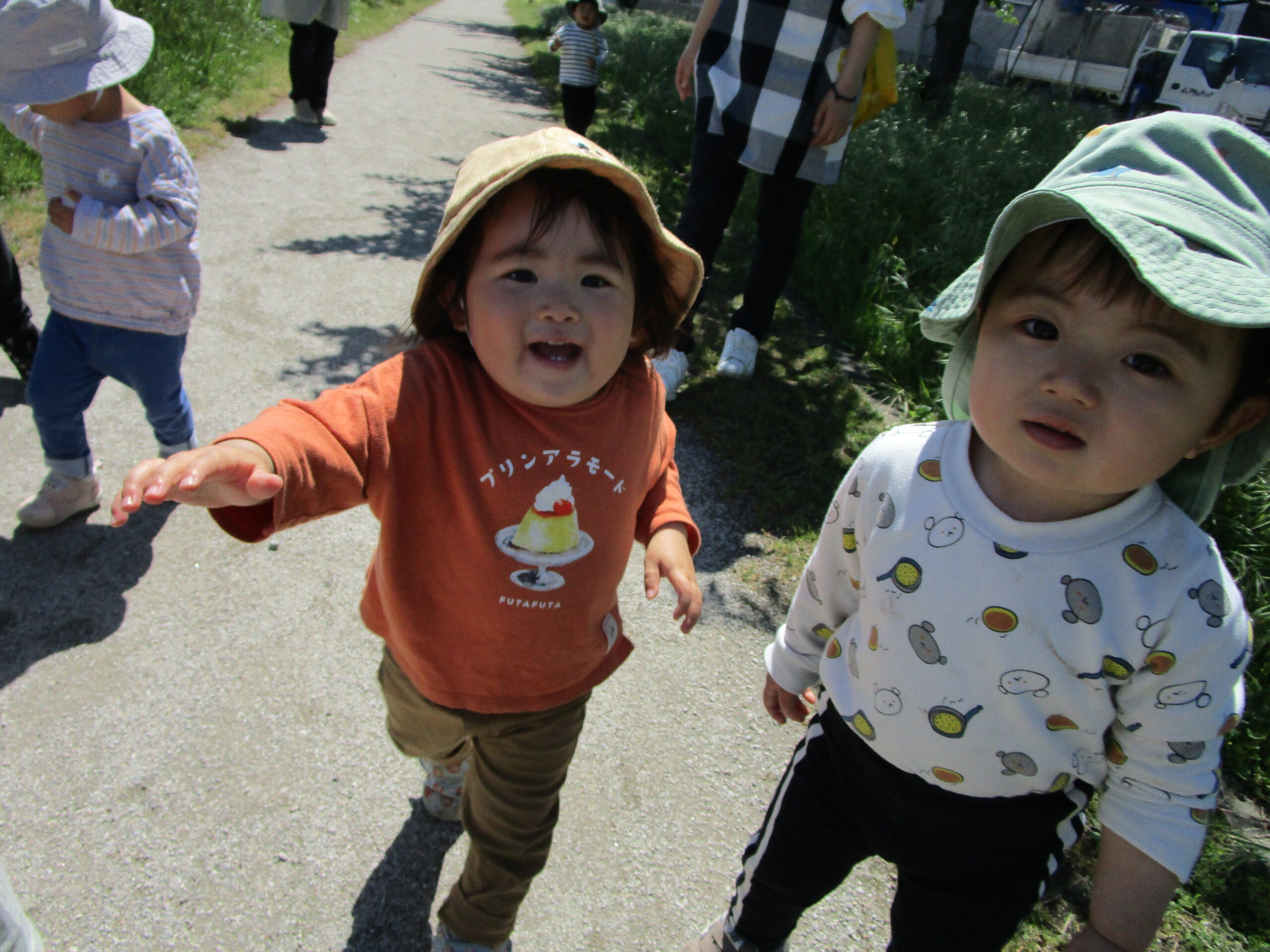 😊遊コスモス小新保育園「1歳児ほし組　初めてのお散歩🐜🐞」