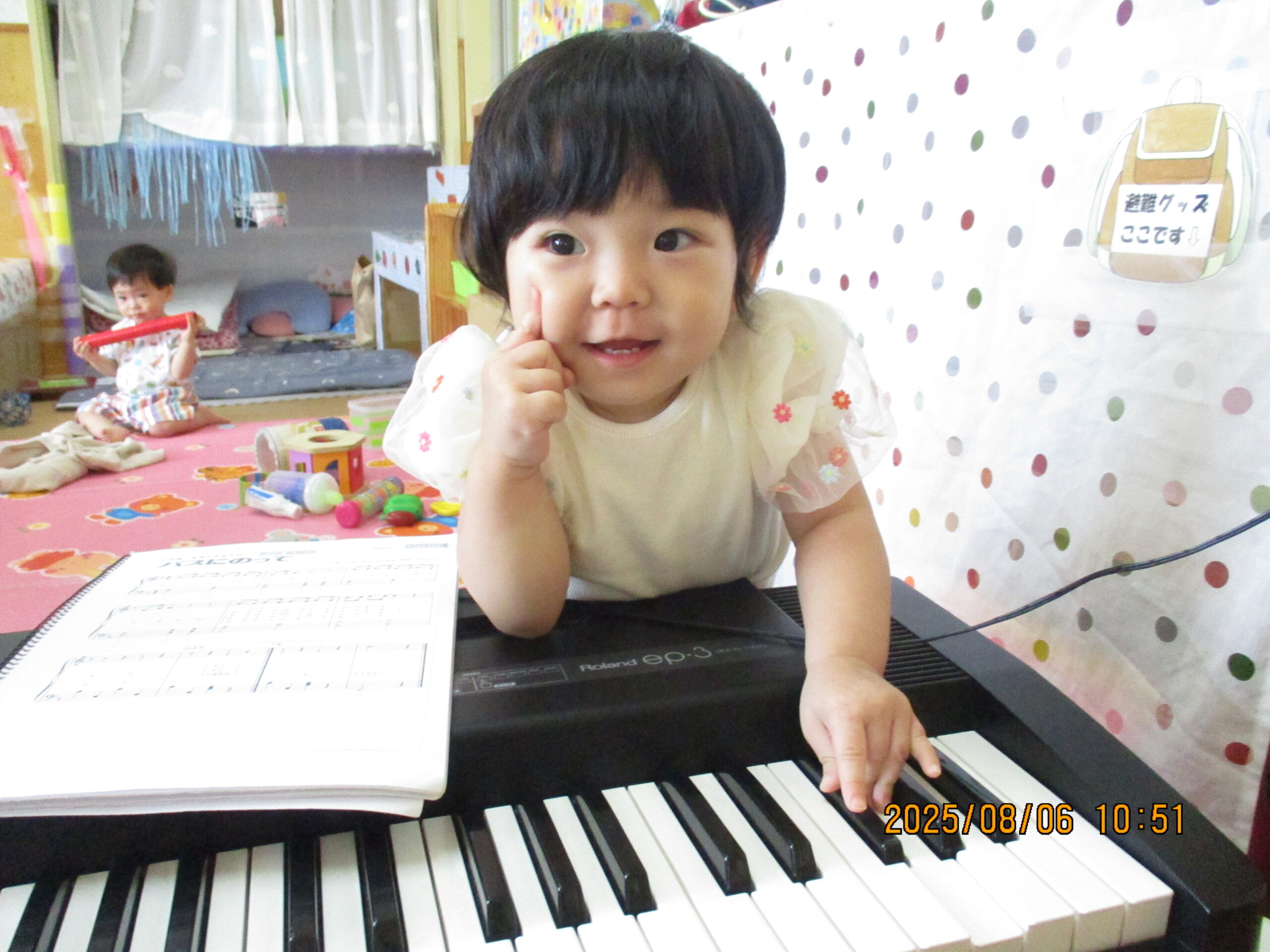 【かめだなかの保育園】０歳児もも組🍑みんなでピアノを触ってみたよ🎹