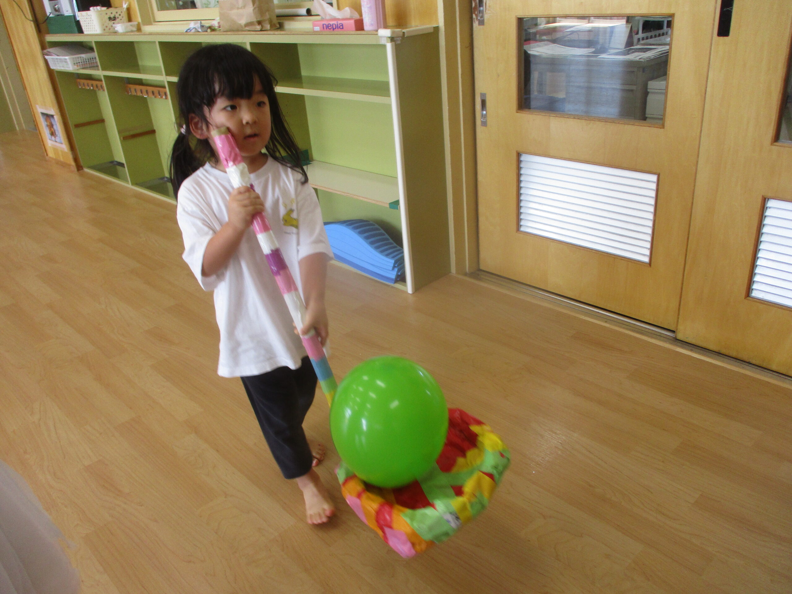 【かめだなかの保育園】ぶどう組🍇風船運びリレーに挑戦！