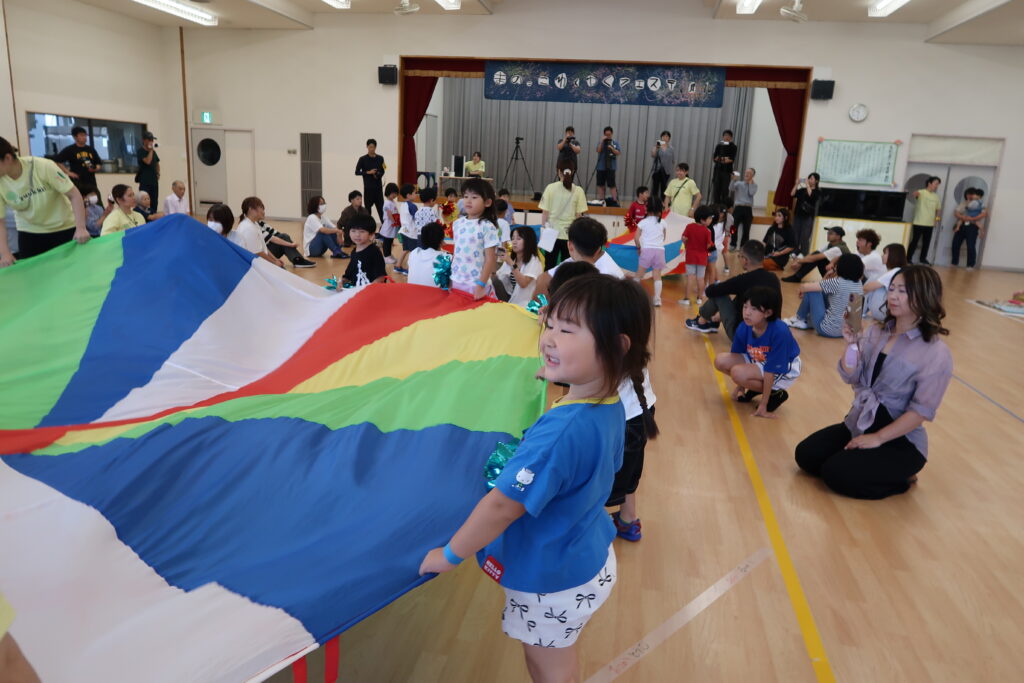 まずは子どもたちで!