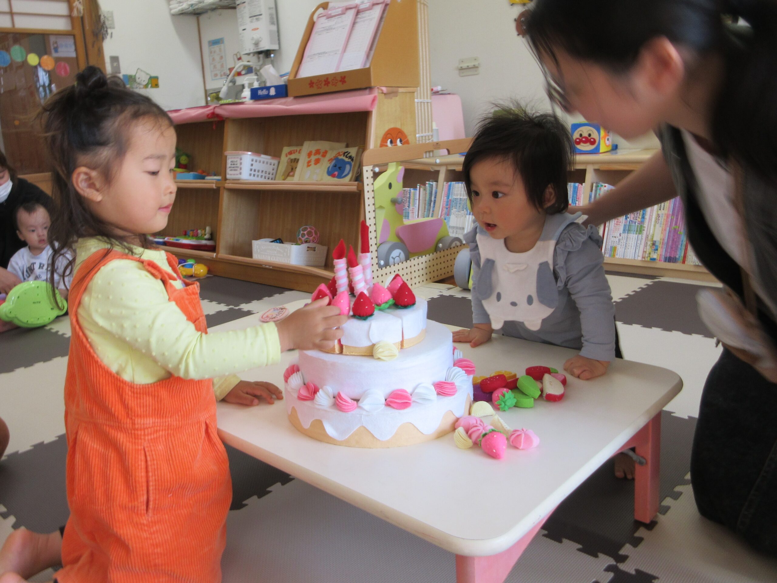 11月の誕生会、おめでとうございます！【地域子育て支援センター・トキっ子ひろば】
