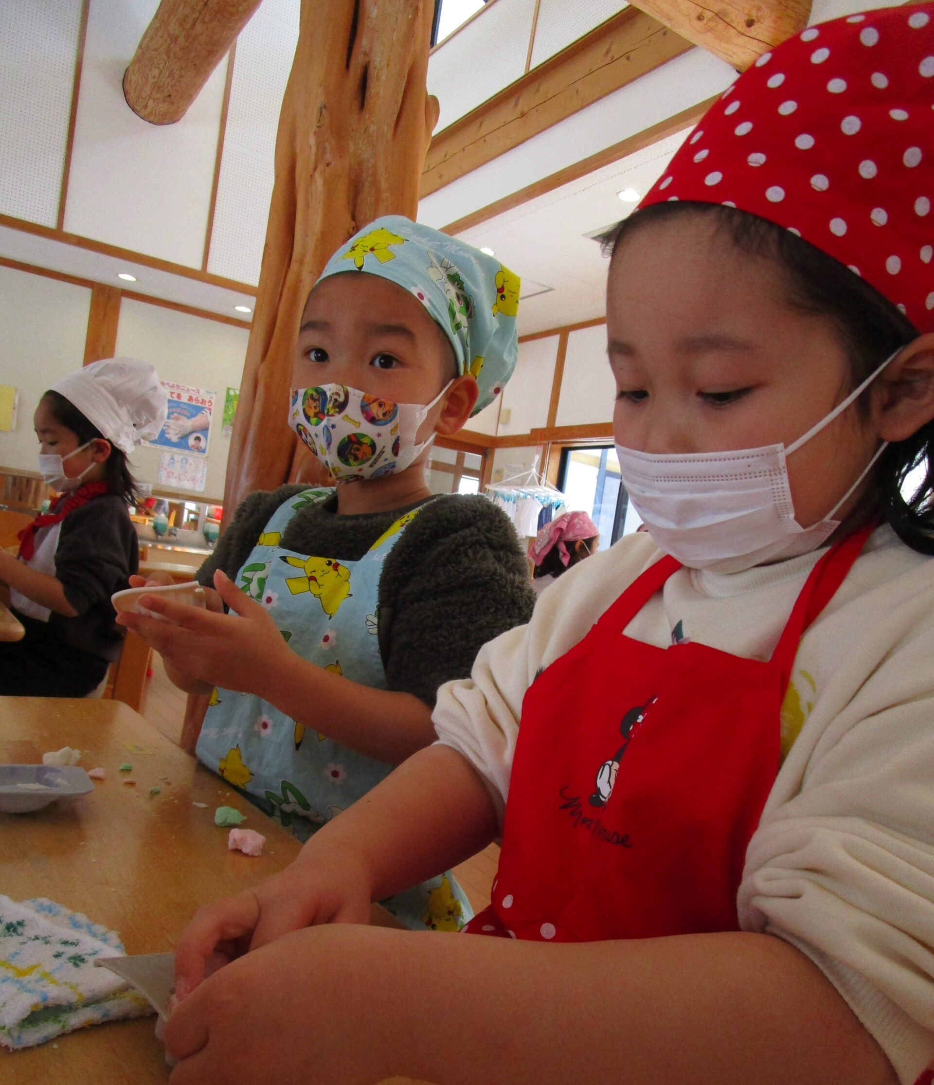 しんこ作りをしました【新穂トキっ子保育園そら組】