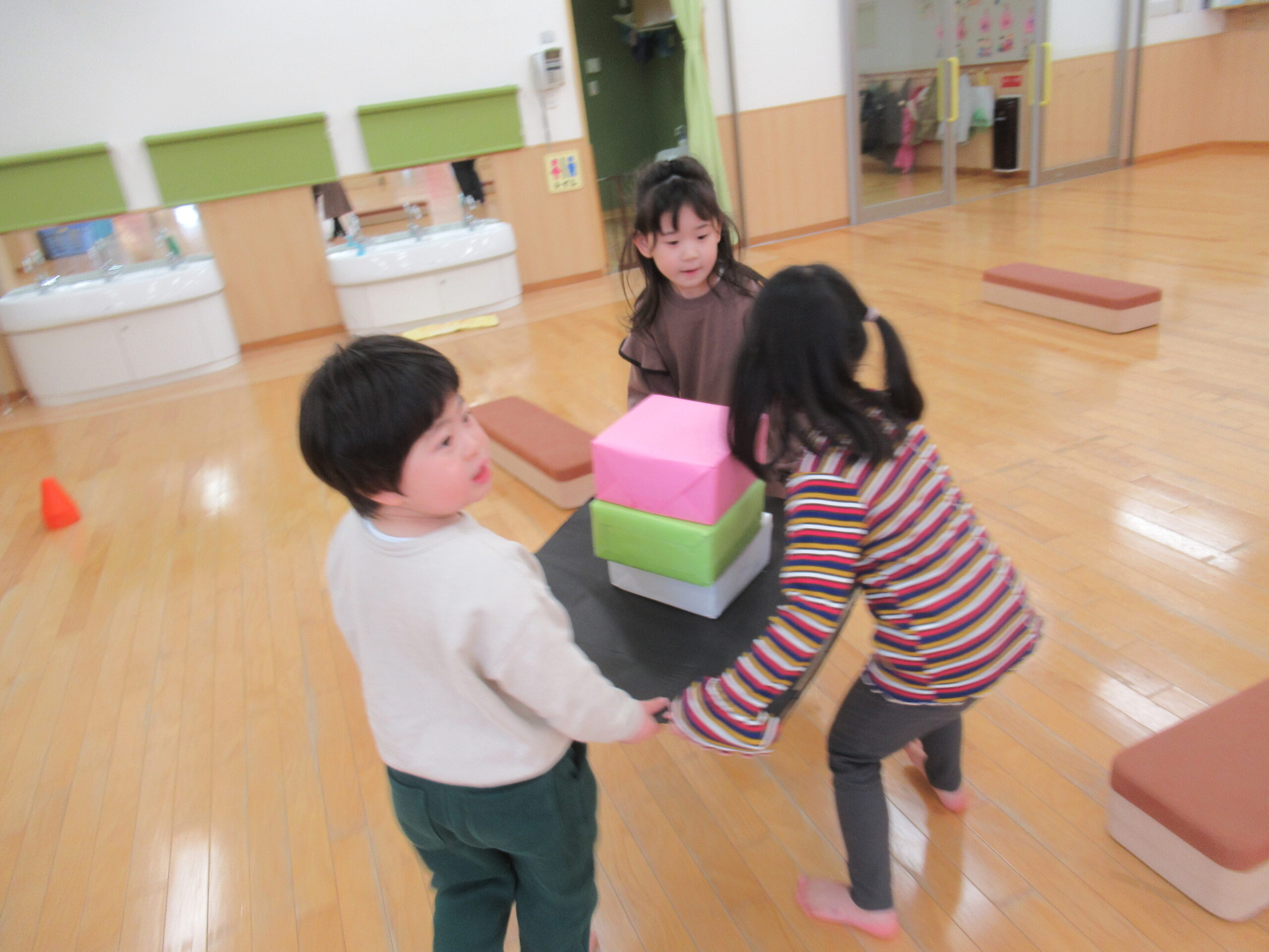 3,4,5歳児すみれ、すずらん、さくら、ゆり組🌼ひな祭り会🎎【ナカノスイミング保育園】